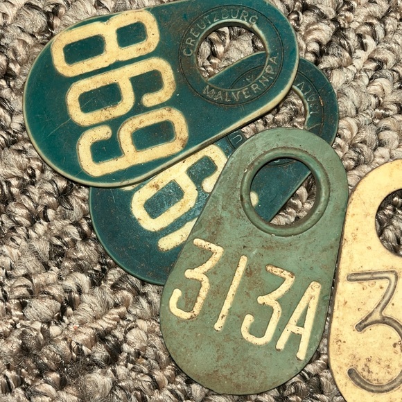 Vintage Farm/Cattle Tags, Lot of 8 Double Sided Resin Numbered Cattle Ear Tags - Picture 2 of 3